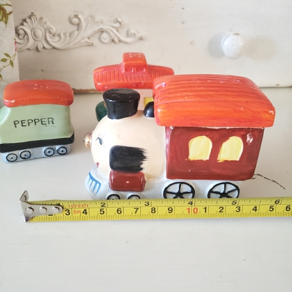 Vtg Train S&P Shakers - Picture 7 of 9